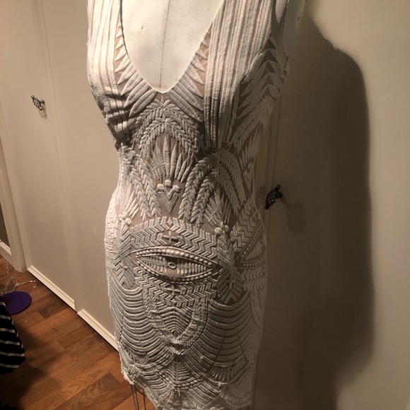 Bardot Dresses & Skirts - Beautiful slim ivory dress with beige slip